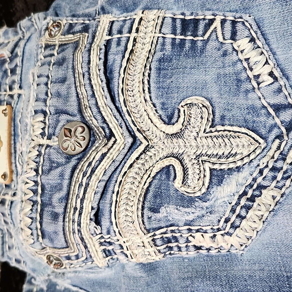 ROCK REVIVAL JARROW EMBROIDERED FLEUR-DE-LIS  FAUX-FLAP BOOT-LEG DENIM JEAN - Picture 2 of 15